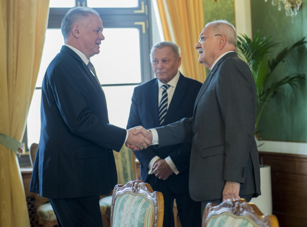 Bývalí prezidenti Andrej Kiska, Rudolf Schuster a Ivan Gašparovič počas novoročného obeda v Prezidentskom paláci v roku 2019. FOTO: TASR/M. Baumann