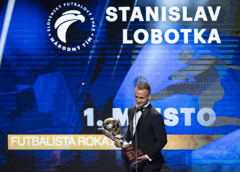 Stredopoliar SSC Neapol Stanislav Lobotka, ktorý sa stal po prvý raz najlepším futbalistom Slovenska za rok 2023 v tradičnej ankete Slovenského futbalového zväzu. FOTO: TASR - Martin Baumann