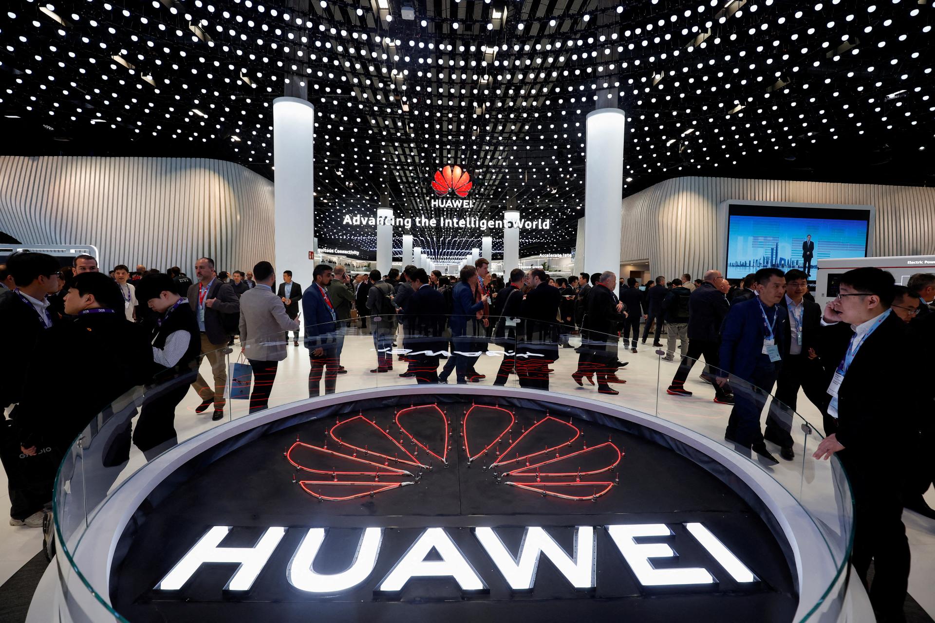 Pôjdu na čiernu listinu. Spojené štáty zvažujú sankcie proti čínskym výrobcom čipov pre Huawei