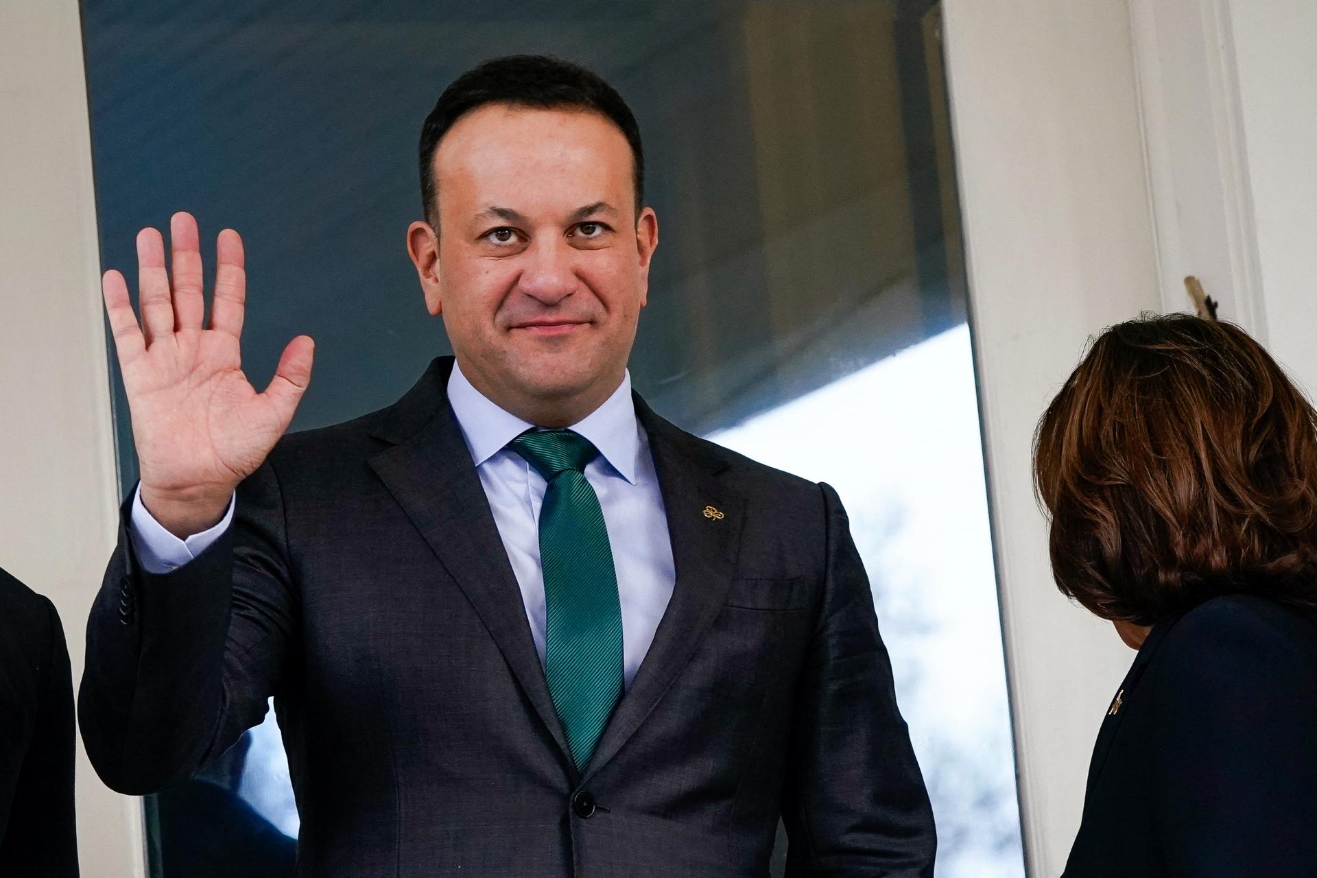 Leo Varadkar rezignuje na post írskeho premiéra, skončí aj na čele strany 