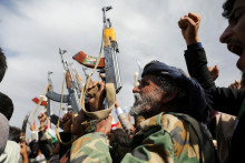 Demonštranti, najmä husíovci, na zhromaždí solidarity s Palestínčanmi. FOTO: Reuters