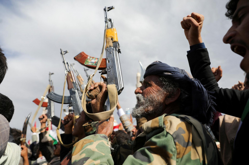 Demonštranti, najmä husíovci, na zhromaždí solidarity s Palestínčanmi. FOTO: Reuters