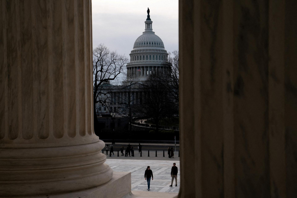 Americký Senát v noci na sobotu schválil balík návrhov zákonov o výdavkoch za 1,2 bilióna dolárov. FOTO: Reuters
