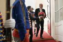 Andrej Kiska prichádza na spoločný obed, ktorý usporiadala prezidentka Zuzana Čaputová s bývalými hlavami štátu. FOTO: TASR/Pavel Neubauer