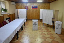 Volebná miestnosť. Ilustračné foto: TASR/Roman Hanc