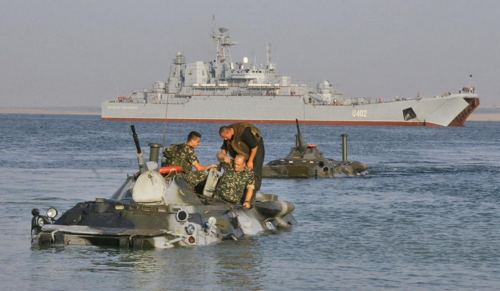 Výsadkovej lode Konstantin Olšanský, ktorá bola súčasťou ukrajinského námorníctva, sa Rusi zmocnili pri obsadení Krymu v roku 2014. FOTO: Profimedia