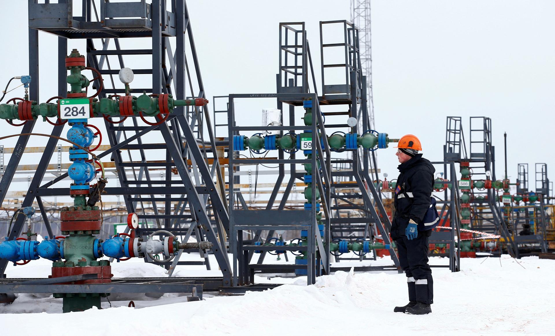 Rusko zvyšuje dovoz benzínu z Bieloruska, domáce zásoby klesajú
