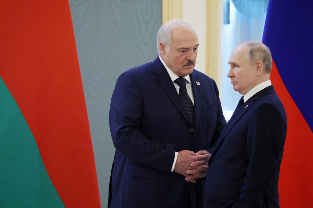 Vladimir Putin (vpravo) a Alexander Lukašenko. FOTO: Reuters