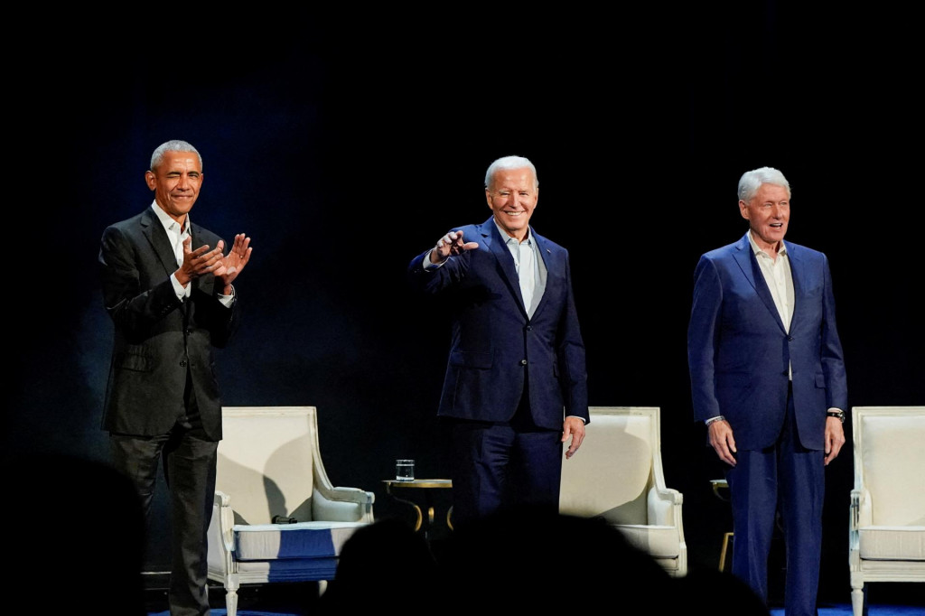 Americký prezident Joe Biden, bývalí americkí prezidenti Barack Obama a Bill Clinton počas kampane na získanie finančných prostriedkov. FOTO: Reuters