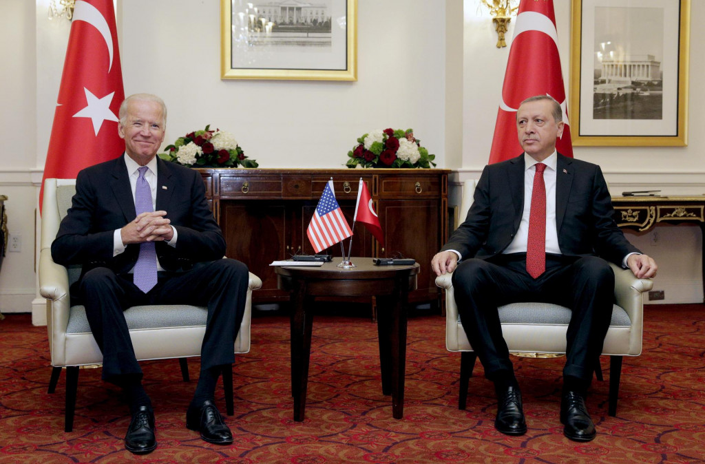Americký viceprezident Joe Biden sa zúčastňuje na bilaterálnom stretnutí s tureckým prezidentom Tayyipom Erdoganom. FOTO: Reuters