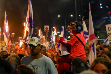 Demonštranti protestujú proti vláde izraelského premiéra Benjamina Netanjahua. FOTO: Reuters