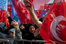 Stúpenci tureckého prezidenta Tayyipa Erdogana. FOTO: Reuters