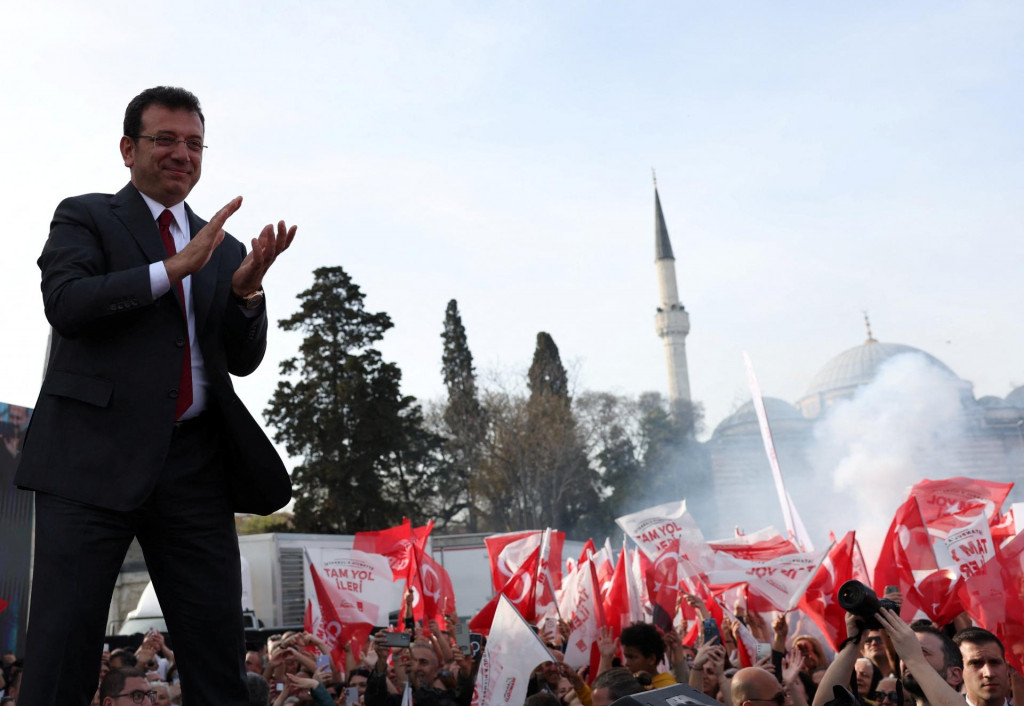 Starosta Istanbulu Ekrem Imamoglu, kandidát na starostu hlavnej opozičnej Republikánskej ľudovej strany. FOTO: Reuters