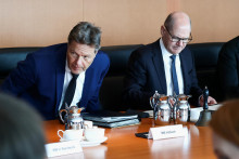 Nemecký kancelár Olaf Scholz a nemecký minister hospodárstva a klímy Robert Habeck. FOTO: Reuters