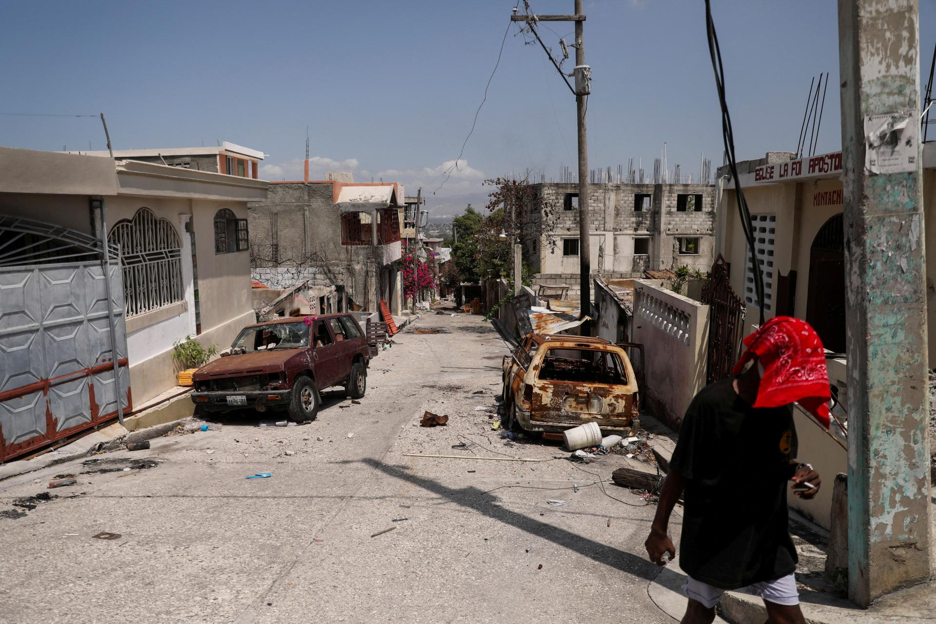 Pre násilie ľudia utekajú z haitskej metropoly, hrozí humanitárna kríza
