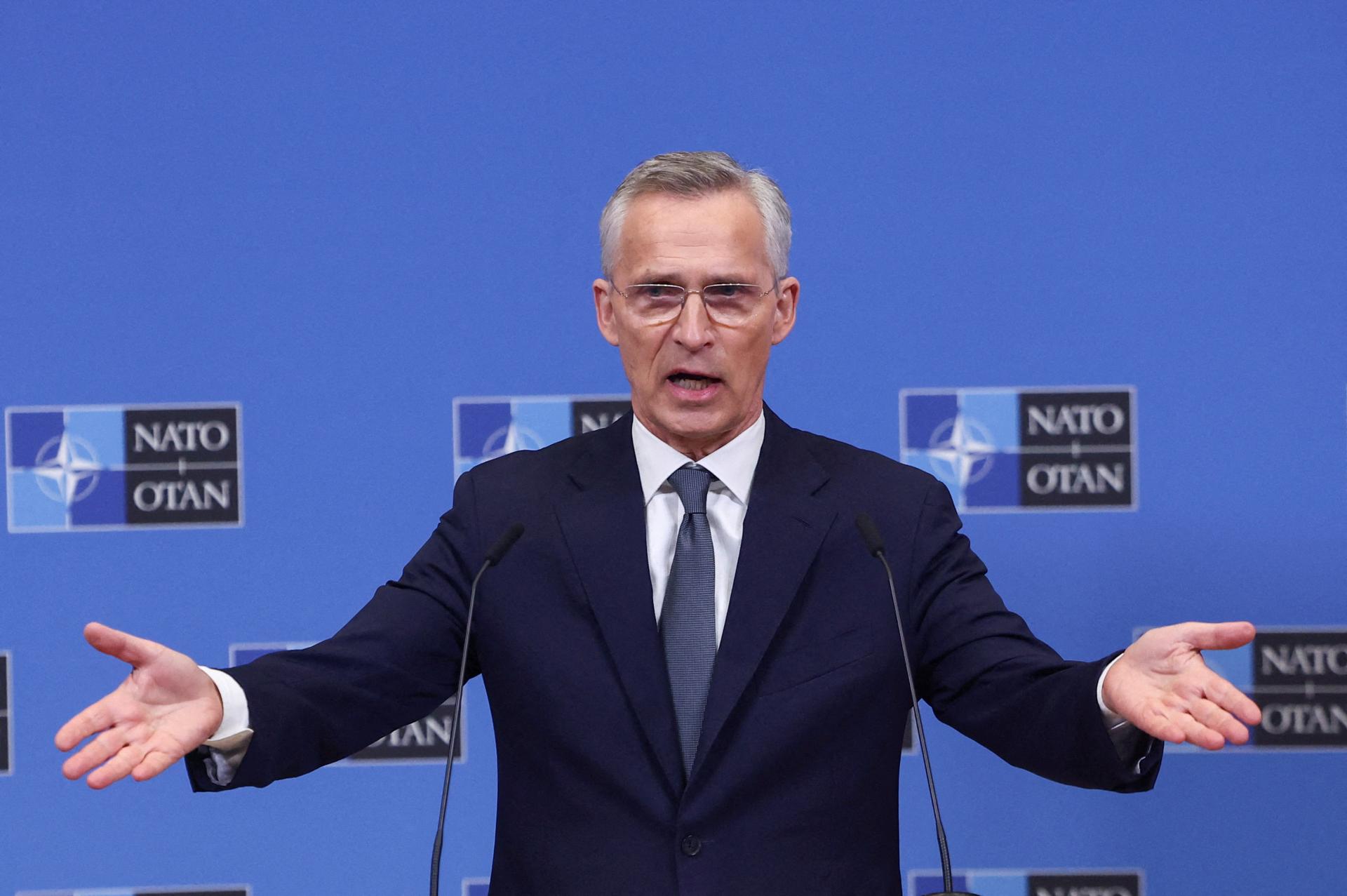 Stoltenberg chce, aby NATO viac koordinovalo pomoc pre Ukrajinu
