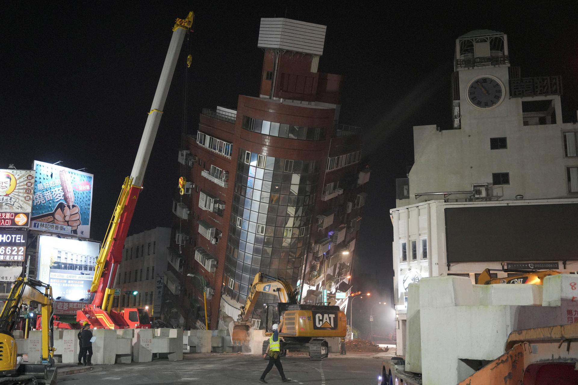 Najhoršie zemetrasenie za štvrťstoročie: Počet zranených na Taiwane vystúpil nad 1000 ľudí