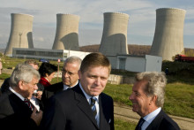 Vtedajší premiér Robert Fico oznámil v roku 2008 dostavbu Mochoviec 3 a 4.

FOTO: TASR/H. Mišovič
