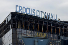 Vyhorená radnica Crocus po smrteľnom útoku na koncertné miesto pri Moskve. FOTO: Reuters