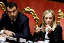 Talianska premiérka Giorgia Meloniová a minister infraštruktúry Matteo Salvini. FOTO: Reuters