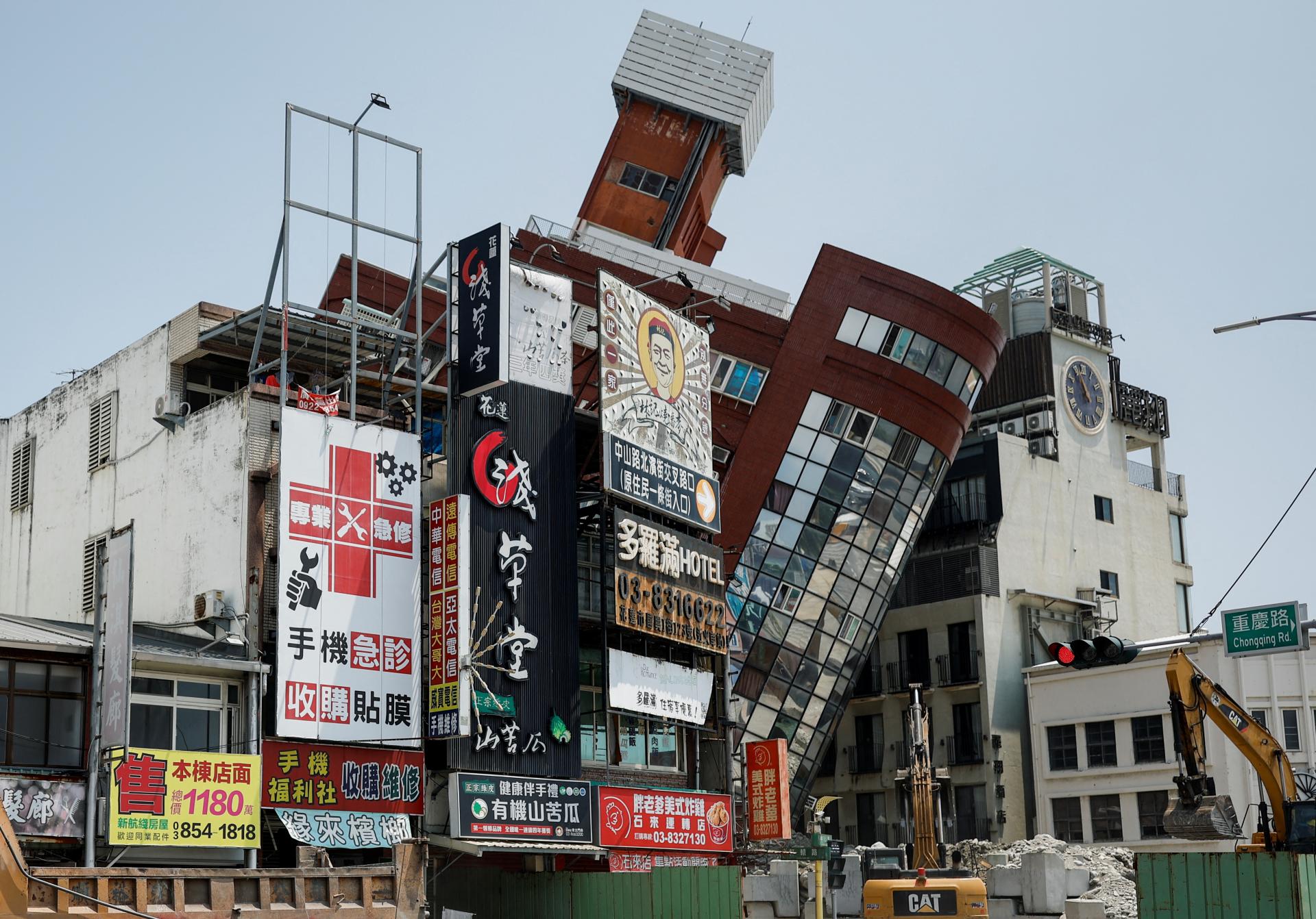 Po zemetrasení na Taiwane pokračujú záchranné práce, nezvestných je stále vyše 30 ľudí