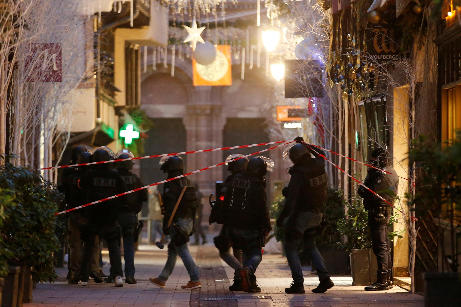 Súd poslal na 30 rokov do väzenia muža kvôli útoku na vianočné trhy v Štrasburgu, pomohol páchateľovi