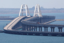 Rusi chystajú novú trať pre prípad, že Ukrajinci vyradia z prevádzky Kerčský most. FOTO: Reuters