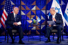 Americký prezident Joe Biden (vľavo) sa stretáva s izraelským premiérom Benjaminom Netanjahuom. FOTO: Reuters