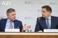 Robert Fico a Peter Kažimír v minulosti pôsobili spolu vo vláde. Snímke je z roku 2018.

FOTO: TASR/J. Kotian
