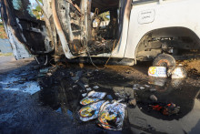 Vozidlo, kde boli pri izraelskom nálete zabití zamestnanci z World Central Kitchen vrátane cudzincov. FOTO: Reuters