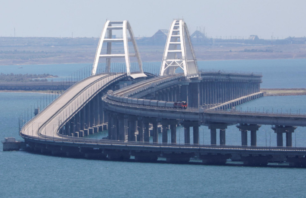 Rusi chystajú novú trať pre prípad, že Ukrajinci vyradia z prevádzky Kerčský most. FOTO: Reuters