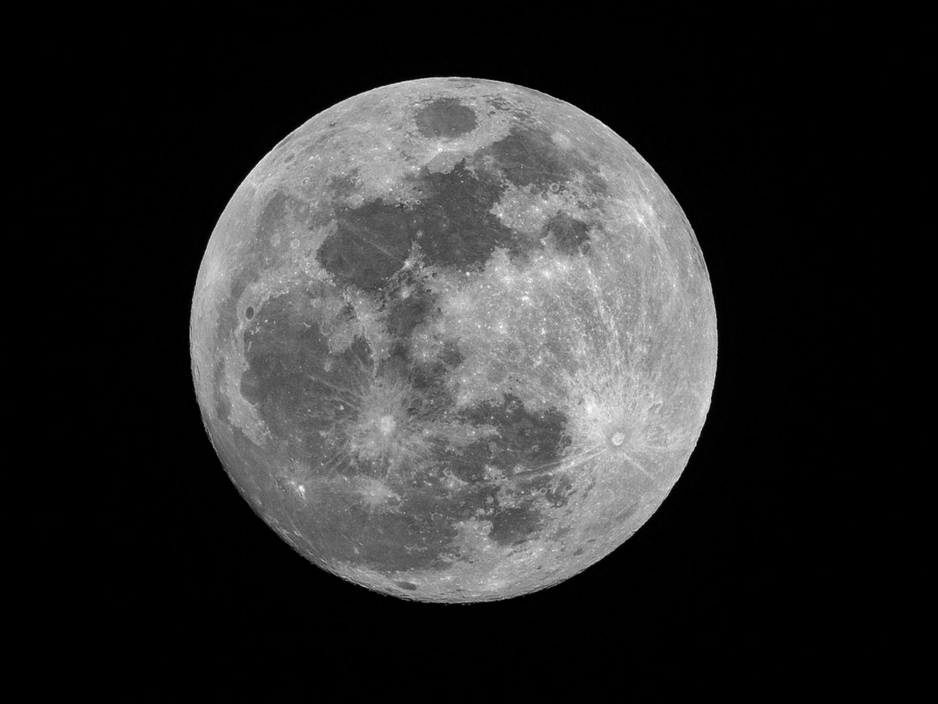 Mesiac má mať vlastný čas, bude fungovať podľa jeho pohybu