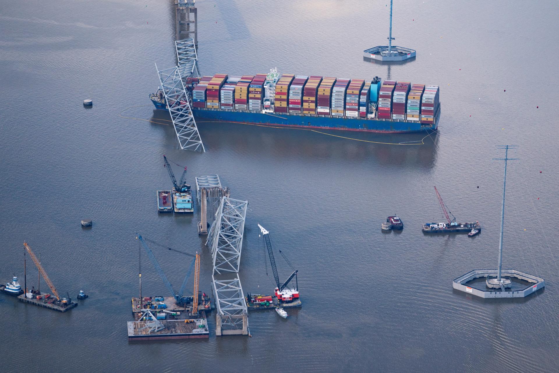 Rušný prístav v Baltimore sa môže po tragickom zrútení mosta čiastočne otvoriť do konca apríla
