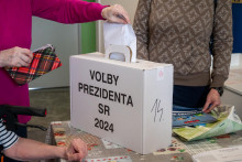 Druhé kolo priamej voľby prezidenta Slovenskej republiky. Postúpili do neho Ivan Korčok a Peter Pellegrini. FOTO: TASR/Veronika Mihaliková