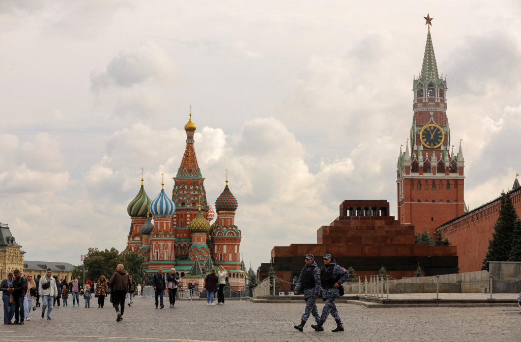 Červené námestie v blízkosti Chrámu Vasilija Blaženého a Kremeľskej Spasskej veže v centre Moskvy. FOTO: Reuters