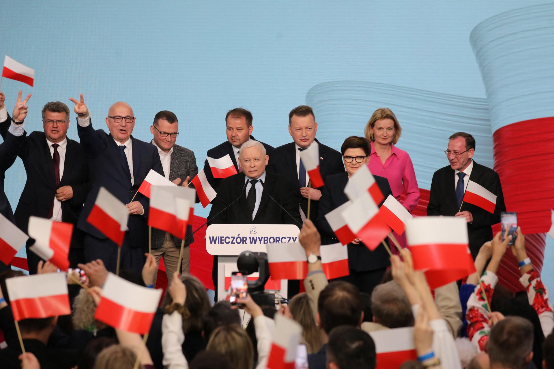 Poľské regionálne voľby podľa odhadu vyhrá opozičná strana PiS, pred vládnou Občianskou koalíciou má navrch