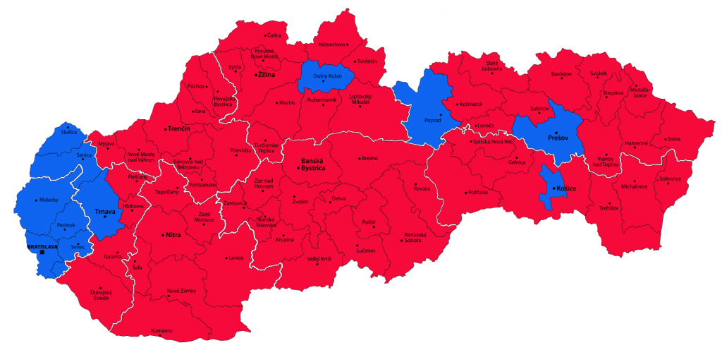 Červenou farbou sú zafarbené okresy, v ktorých v 2. kole zvíťazil Peter Pellegrini, modrou farbou tie, v ktorých vyhral Ivan Korčok. FOTO: HN