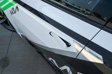 Kia EV6 GT taktiež disponuje výsuvnými kľučkami, rovnako ako väčší súrodenec EV9.