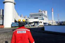 Spoločnosť Slovalco v Žiari nad Hronom, ktorá celosvetovo patrí medzi najekologickejšie hlinikárne, v januári minulého roku definitívne odstavilo aj posledných 10 pecí na výrobu primárneho hliníka. FOTO: TASR/Ján Krošlák