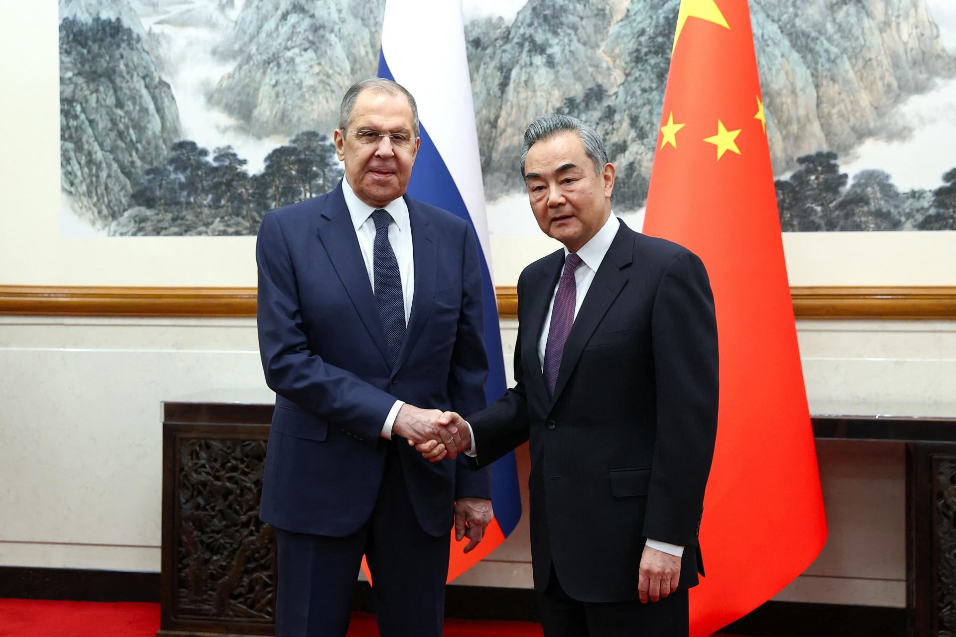 Peking chce posilniť strategickú spoluprácu s Moskvou, povedal šéf čínskej diplomacie