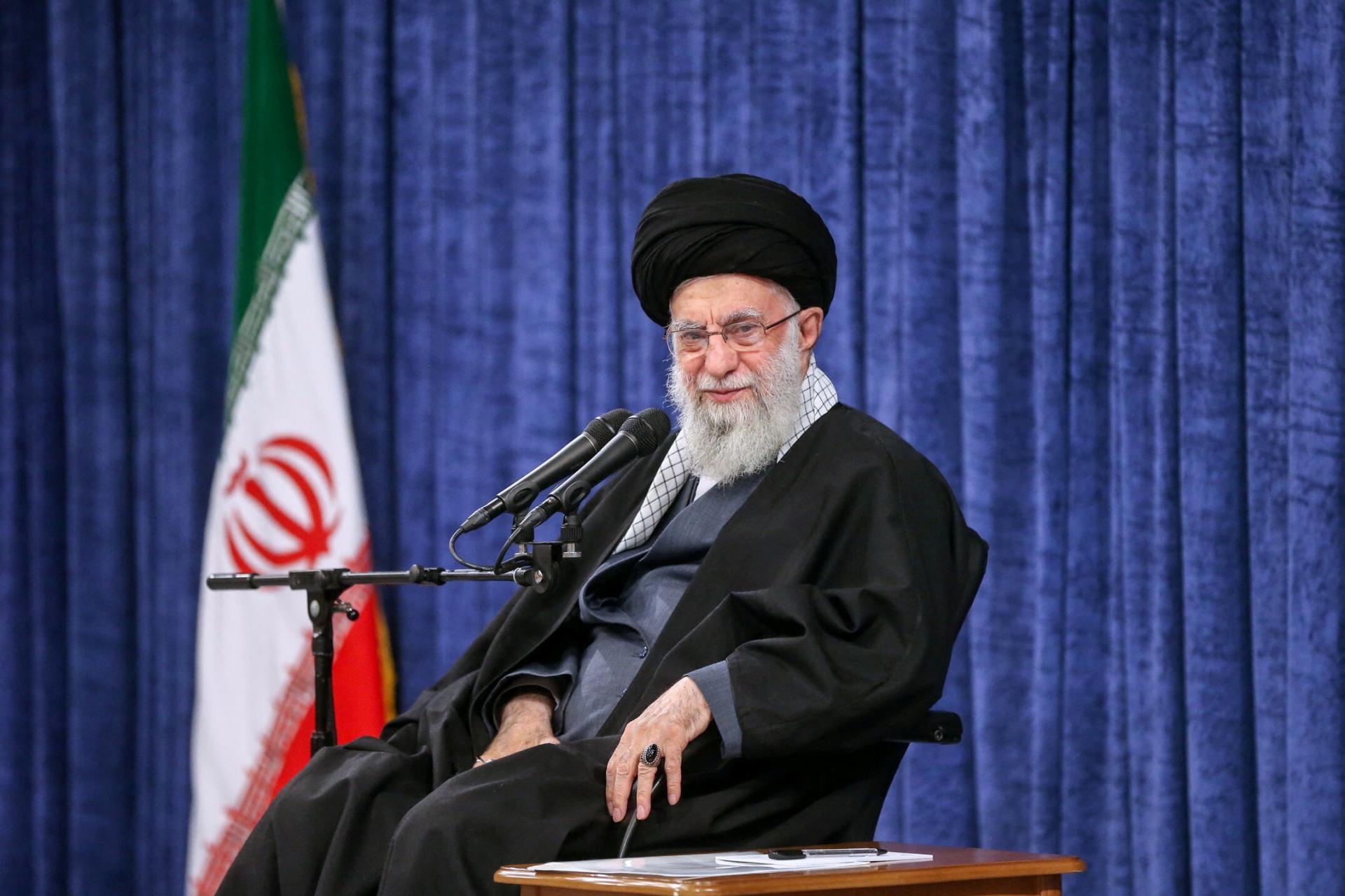 Iránsky duchovný vodca znovu pohrozil odvetnými opatreniami voči Izraelu