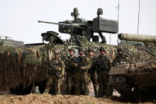 Západní stratégovia význam Rumunska pochopili už po anexii Krymu. Na snímke vojenské cvičenie NATO. FOTO: Reuters