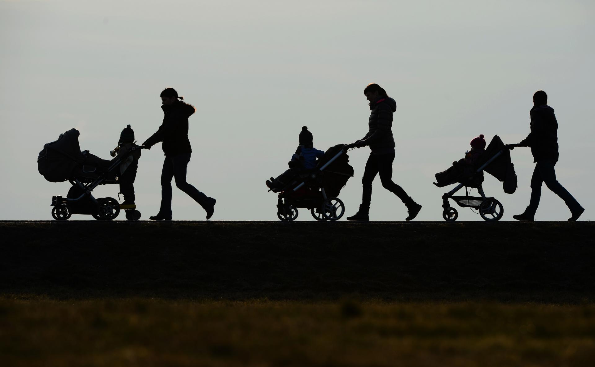 Počet obyvateľov na Slovensku opäť klesol, rozhodla kriticky nízka pôrodnosť