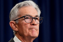 Šéf amerického Fedu Jerome Powell vie, že s infláciou na 3,5 percenta dolárové úroky tak skoro neklesnú. FOTO: REUTERS
