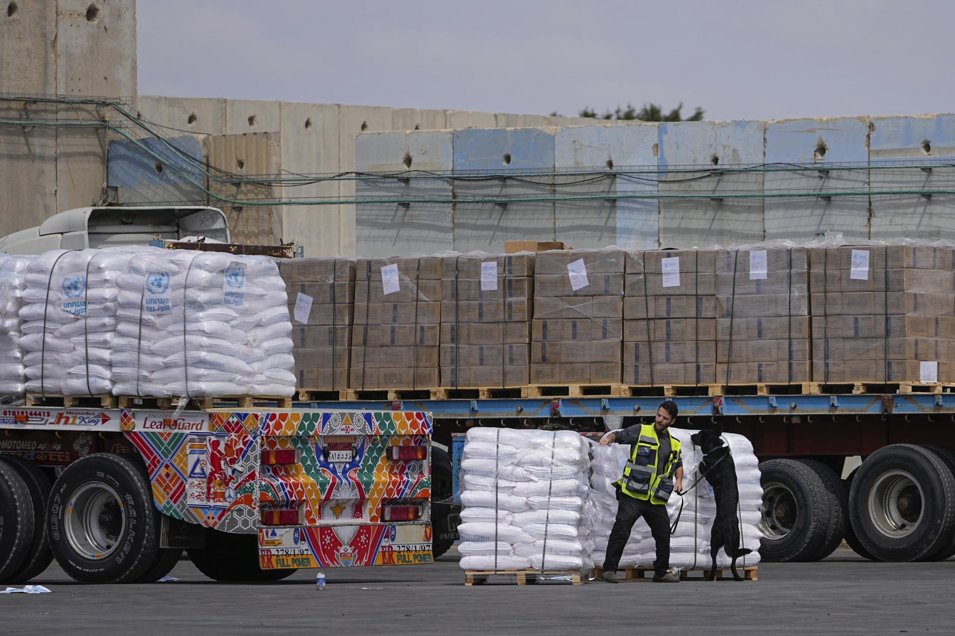 Prvé humanitárne kamióny vstúpili na sever Pásma Gazy cez nový priechod