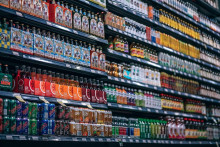 Vyššie ceny sladených nápojov možno spôsobia, že do potravín sa budeme na ne chodiť pozerať ako na výstavu. FOTO: Pixabay