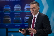 Volkswagen Slovakia v roku 2023 lámal rekordy. O výsledkoch tuzemskej fabriky informoval jej šéf Wolfram Kirchert. FOTO: TASR/J. Kotian