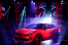 Prvý elektromobil značky Alfa Romeo, športové vozidlo Milano. FOTO: Reuters