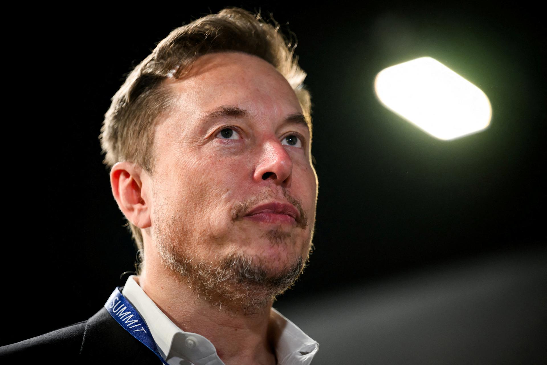 Tesla v problémoch: Musk ohlásil prepustenie viac než desatiny celosvetovej pracovnej sily spoločnosti