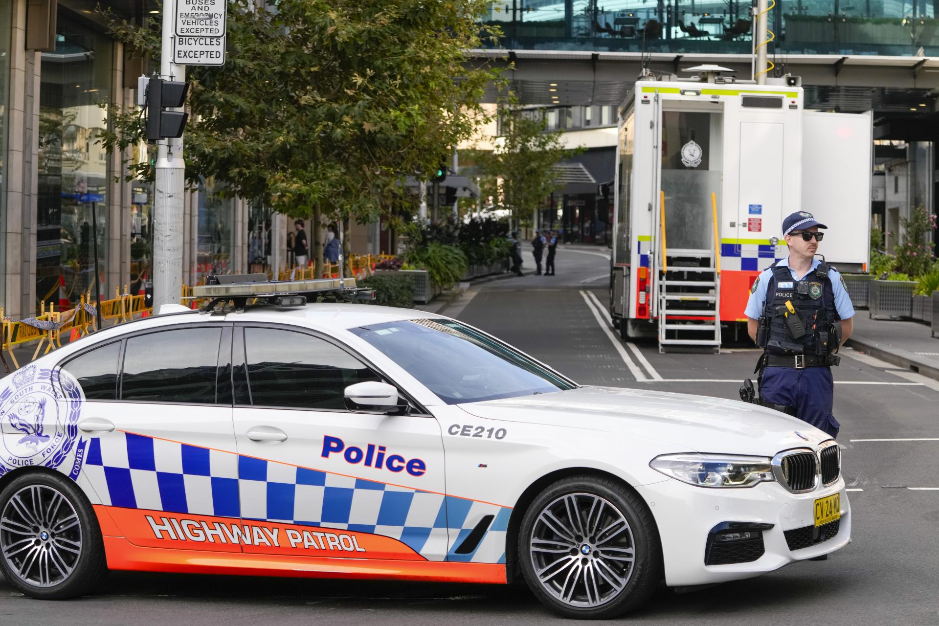 Pri útoku počas bohoslužby v Sydney utrpelo zranenia viacero osôb, polícia zadržala jedného muža